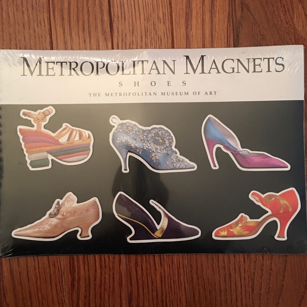 Museum high heel Victorian colorful shoe magnets - Picture 3 of 3